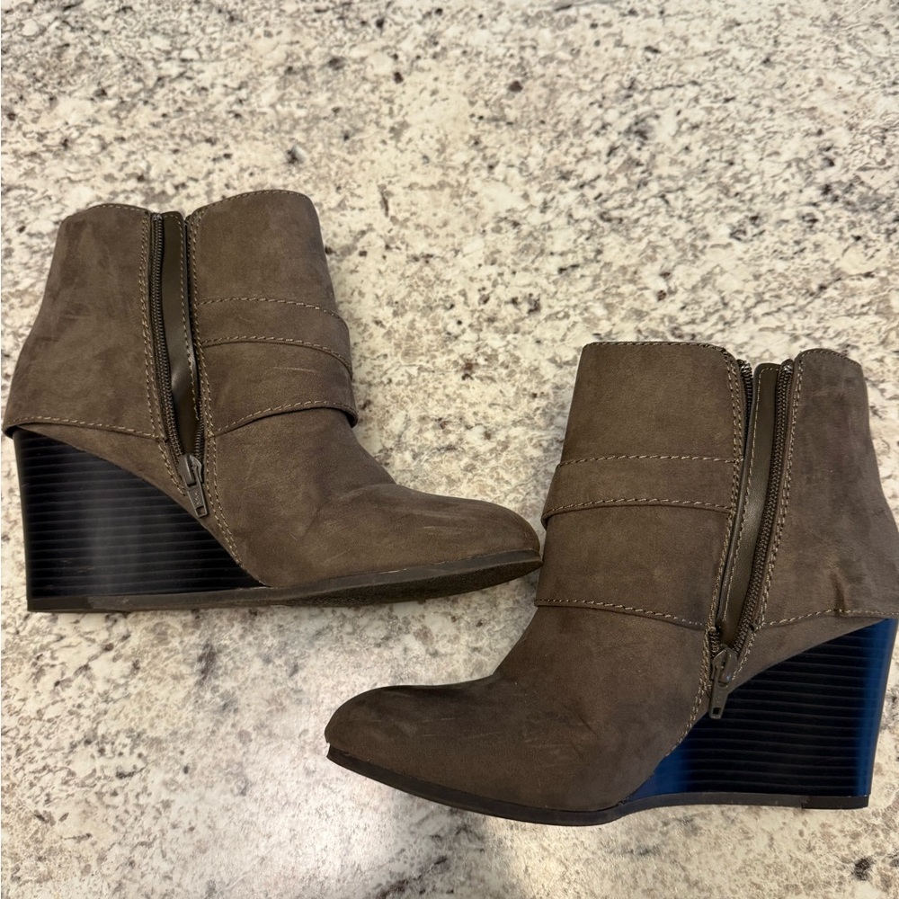 Arizona Jean Company Taupe Ankle Booties